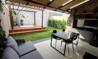 Imagem 3: Belíssimo sobrado 3/4 com suite e varanda gourmet em condomínio fechado no Santa Luzia