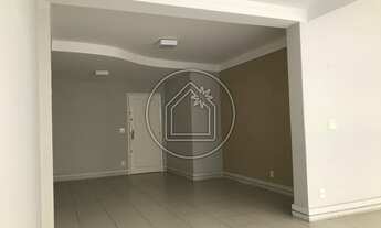 Imagem 6: Exc. Icaraí apto. 3 qtos, suíte c/ closet e banheira, sala 4 ambientes, qto empregada, 1 v