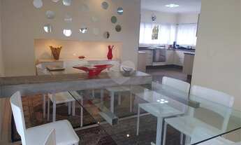 Imagem 4: Sobrado moderno no condomínio Suiça da Cantareira