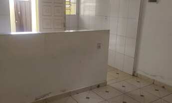 Imagem 6: Casa para aluguel possui 35 metros quadrados com 2 comodos e quintal