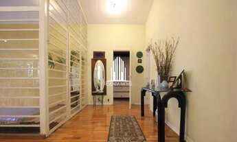 Imagem 6: 330m² de área construida, 3 dormitórios sendo 2 suítes, 5 banheiros, 3 salas, copa e cozin