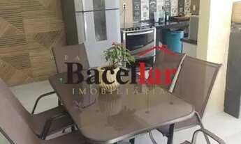 Imagem: Casa de rua - Triplex / Residencial / Parque