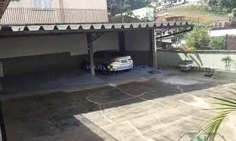 Imagem 11: Você Não Vai Acreditar no Que Esse Lindo Chalé no Bairro Mosela Oferece! Descubra Agora An