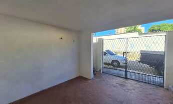 Imagem 3: Casa plana na Rua Ana Bezerra