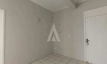 Imagem 4: Apartamento localizado no bairro Iririú, composto por 2 quartos, cozinha com armários e 1