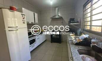 Imagem 4: Casa para aluguel, 4 quartos, 1 suíte, 2 vagas, CENTRO - ARAGUARI/MG