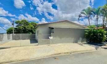 Imagem: Casa à venda por R$ 450.000,00 no bairro