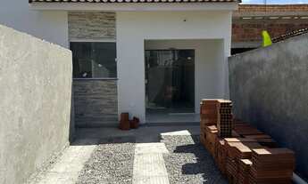 Imagem: Casa com quintal na frente e atrás em Pau