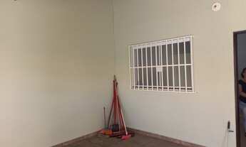 Imagem 4: Casa para aluguel possui 135 metros quadrados com 3 quartos sendo 1 suíte