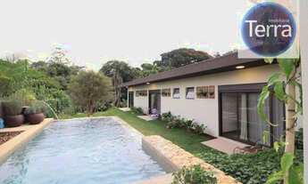 Imagem: Casa térrea com exuberante área externa