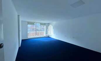 Imagem 5: Imóvel tem: 3 andares, sendo: Térreo: 2 salas, cozinha, 2 lavabos, quintal e lavanderia 2º