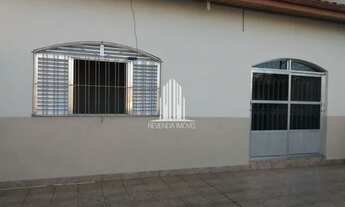 Imagem: Casa espaçosa com 3 dormitórios e garagem