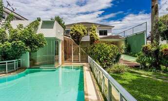 Imagem: Linda Mansão triplex reformada, com elevador