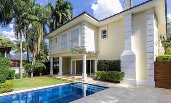 Imagem 6: Casa nova de alto padrão em condomínio fechado, jardim, piscina, em região arborizada e se