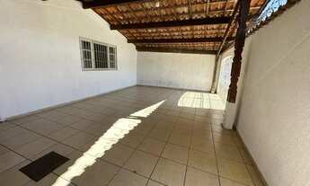 Imagem: Casa com 2 dormitórios no centro do Caiçara