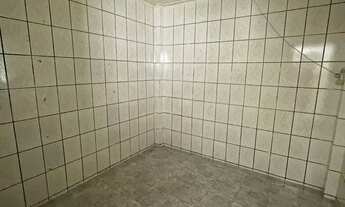 Imagem 6: Casa em frente à praça camerindo