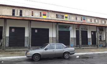 Imagem: Loja ampla com portas de vidro na Cidade