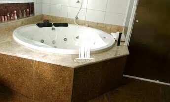 Imagem 2: Área total 750 m² Área útil 608 m² Quartos 5 Banheiros 8 Garagens 10