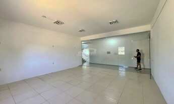 Imagem 6: Loja com 40,87m², com fachada em blindex, banheiro exclusivo para os locatários e banheiro