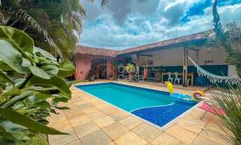 Imagem: Casa alto padrão com 4 quartos e piscina