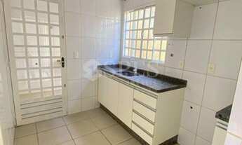 Imagem 5: Casa 3 Quartos sendo 1 Suíte - Com armários - Jardim Mont Serrat