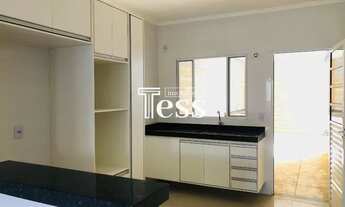 Imagem 5: ALUGA - Casa Térrea Padrão com 3 dormitórios 2 banheiros churrasqueira 2 vagas bairro Vila