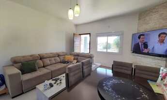 Imagem 4: Casa térrea composta de 2 dormitórios e com piscina no centro de imbé