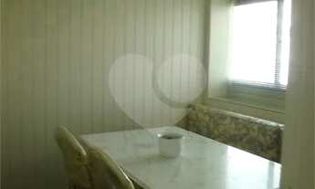 Imagem 7: Apartamento para aluguel e venda possui 250 metros quadrados com 3 quartos