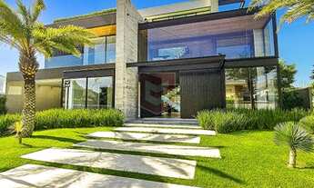 Imagem 3: Casa de condomínio para venda possui 1230 metros quadrados com 5 quartos