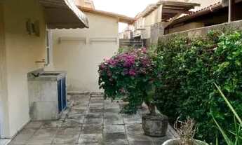 Imagem 3: Casa de condomínio para aluguel e venda possui 180 metros quadrados com 4 quartos