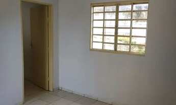 Imagem 3: Casa de 2 quartos com garagem coberta em ótima localização