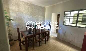 Imagem 1: Casa para aluguel, 4 quartos, 1 suíte, 2 vagas, CENTRO - ARAGUARI/MG