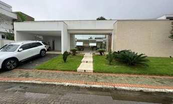 Imagem 3: Casa para aluguel e venda possui 387 metros quadrados com 4 quartos