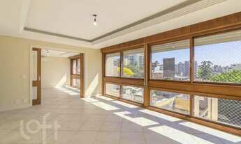 Imagem 2: Imóvel para venda possui 197 metros quadrados com 3 quartos em Mont Serrat - Porto Alegre