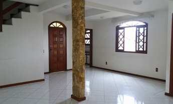 Imagem: Casa grande com bastante quintal no Parque