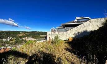 Imagem 2: Terreno em declive e área de 547,00m² no bairro Vila Nova Suíça em Campos do Jordão