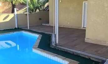 Imagem 3: Casa de condomínio térrea para aluguel possui 300 metros quadrados com 5 quartos