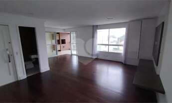 Imagem 7: Apto impecável , rico em armários ,varanda gourmet , ar condicionado . Ao lado do Shopping