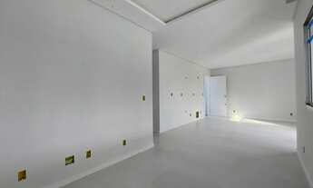 Imagem 7: MP - Linda casa com 3 dormitórios,uma suíte, garagem coberta para 2 carros, quintal