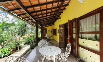 Imagem 4: Casa com piscina e cascata de água da nascente em Penedo RJ