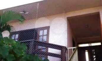 Imagem: Imponente sobrado com espaço gourmet. Próximo