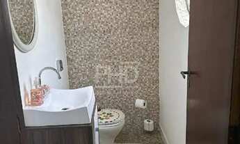 Imagem 5: Casa à Venda, com 225m2, 4 Quartos, 1 Suíte, 4 Banheiros, Varanda, Piscina, Churrasqueira