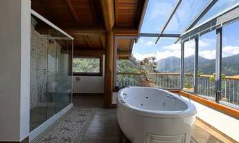 Imagem 4: Casa para venda possui 3036 metros quadrados com 5 quartos em Itaipava - Petrópolis - RJ