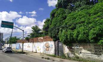 Imagem: Amplo terreno em frente à UECE