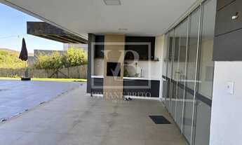 Imagem 9: Casa de alto padrão no Condomínio Montserrat em Betim, com piscina aquecida