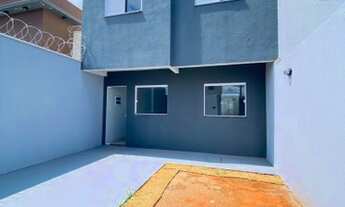 Imagem 4: Sobrado para venda possui 100 metros quadrados com 2 quartos em Novo Mundo - Uberlândia