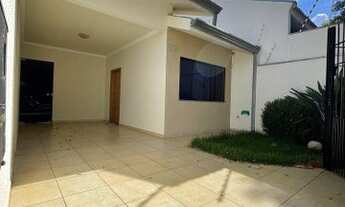 Imagem 2: Excelente Casa com 3 dormitórios sendo 01 suíte à venda, 110 m² de construção e 160 m² de