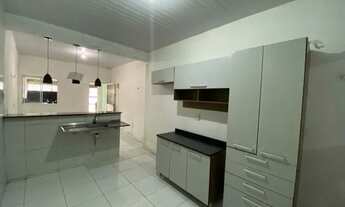 Imagem 2: CASA com 2 vagas 4 quartos