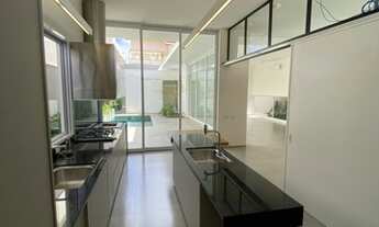 Imagem 2: Casa de condomínio para venda tem 208 metros quadrados com 3 quartos em Vila Aviação - Bau