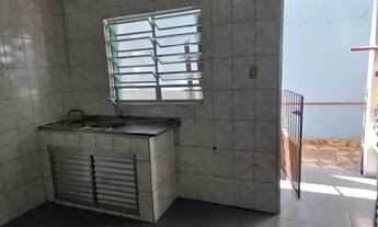 Imagem: Alugo casa com3 cômodos grandes água e